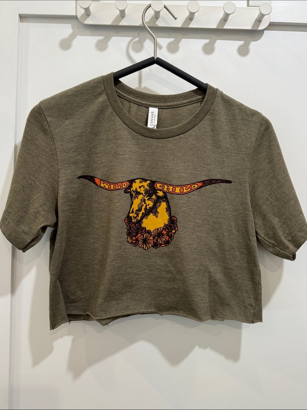 Cropped “wild child” bull graphic Short Sleeve Tee in Green Size Small